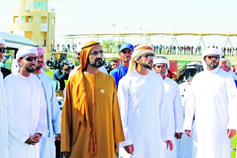 "محمد بن راشد وحمدان بن محمد يتابعان السباق | تصوير: موهان"
