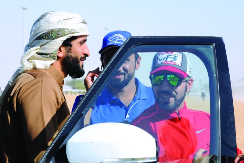 "ناصر بن حمد خلال حضوره السباق | البيان"