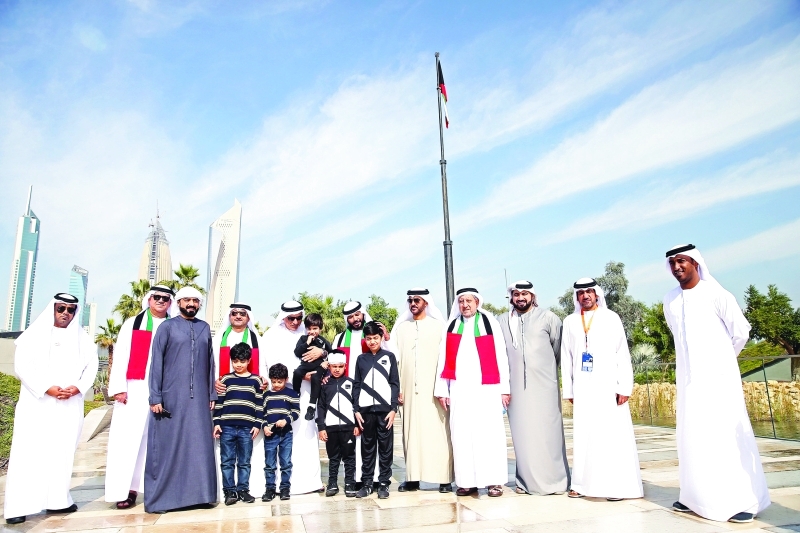 "مع ابناء الشهيد"