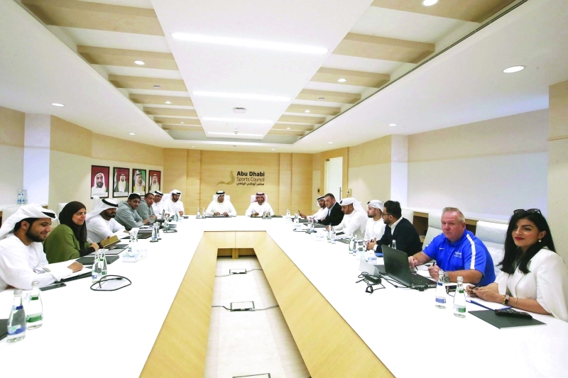 "سهيل العريفي يترأس اجتماع اللجنة المنظمة | البيان"