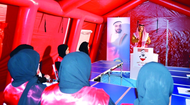"خلال توعية المشاركين بالقوافل"
