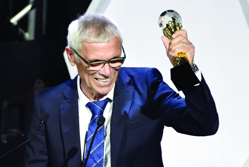 "■ كوبر المدرب الفائز بلقب الأفضل في أفريقيا | أ ف ب"