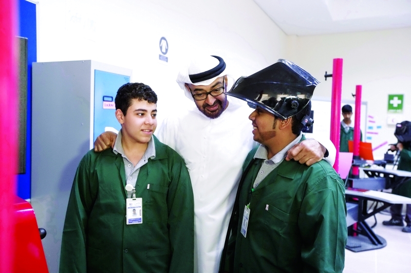"سموه يؤمن بأهمية الاستفادة من تجارب الآخرين التعليمية"
