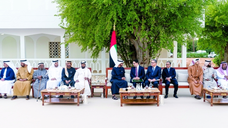 "Ⅶ سموه خلال استقباله ناصر بوريطة بحضور عبدالله المعلا وطحنون بن محمد ونهيان وسيف ومنصور بن زايد وسعيد بن محمد"