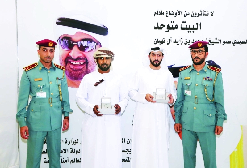 "Ⅶ خلال تسليم التذكارات لذوي المواليد في أبوظبي | تصوير: سيف الكعبي"