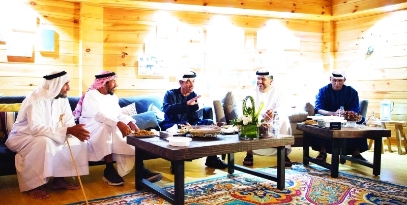 "Ⅶ سموه لدى زيارته عويضة المرر"