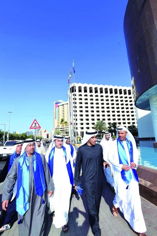 "حسين لوتاه وعبد الله البسطي وعدد من المسؤولين"