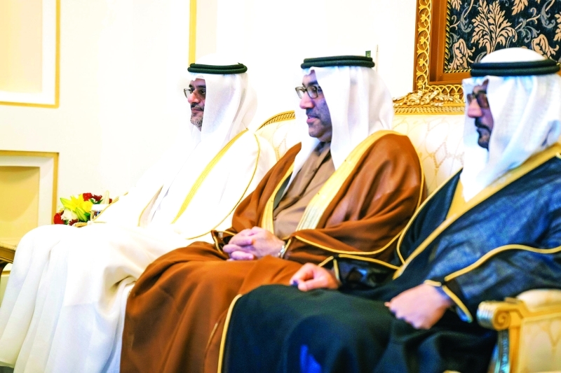 "سلطان بن محمد بن سلطان وعبد الرحمن العويس وحسين الحمادي"