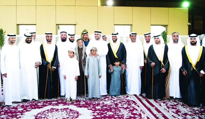 "ذياب بن محمد بن زايد متوسطاً العرسان بحضور سهيل المزروعي"