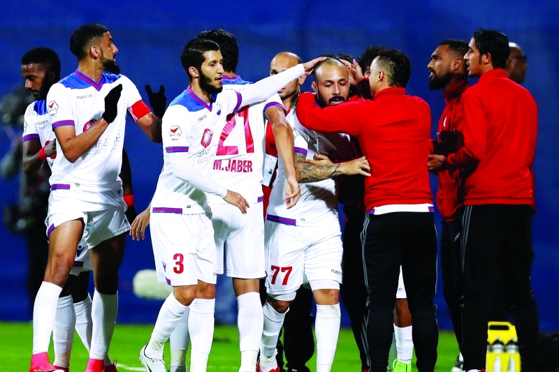 "فرحة لاعبي الشارقة بالفوز على النصر | البيان"