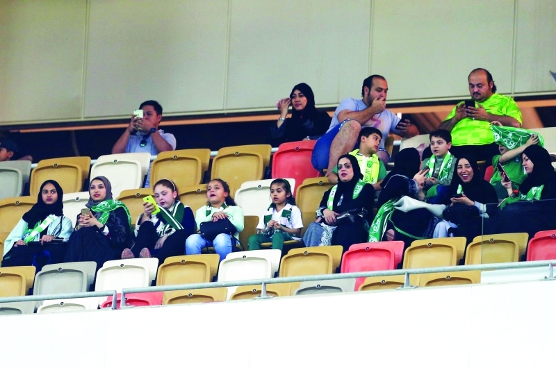 "سعوديات يدخلن ملاعب كرة القدم للمرة الأولى | أ ف ب"