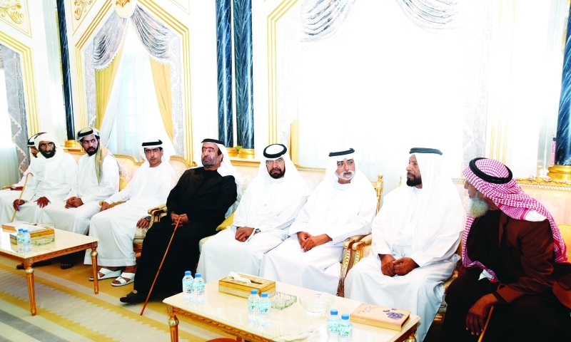 "نهيان بن مبارك يقدّم واجب العزاء"
