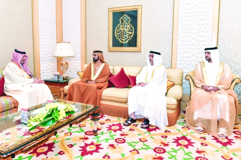 "■ محمد بن راشد لدى استقباله عبد العزيز بن سعود بحضور مكتوم بن محمد وسيف بن زايد"