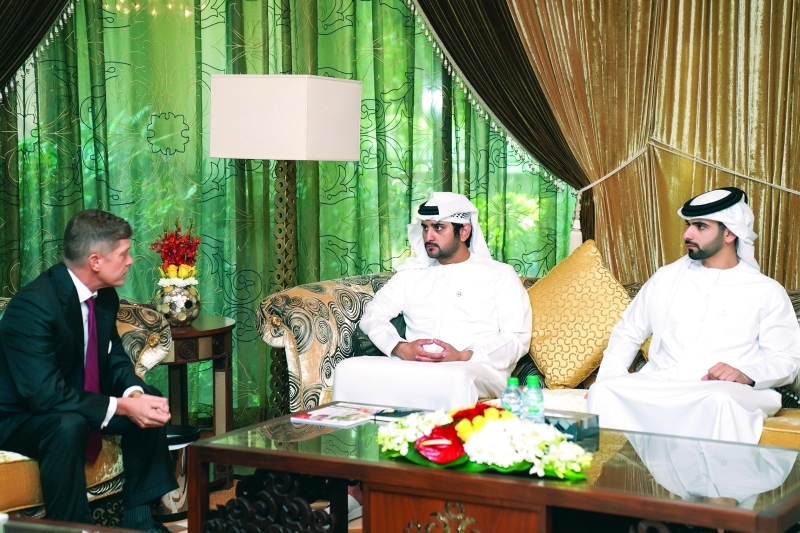 "■ مكتوم ومنصور بن محمد خلال اللقاء"