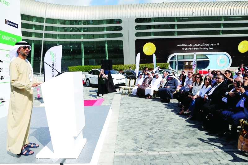 "سهيل المزروعي يدشن الرحلة الأولى للسيارات الكهربائية خلال قمة طاقة المستقبل في أبوظبي | تصوير: مجدي اسكندر"