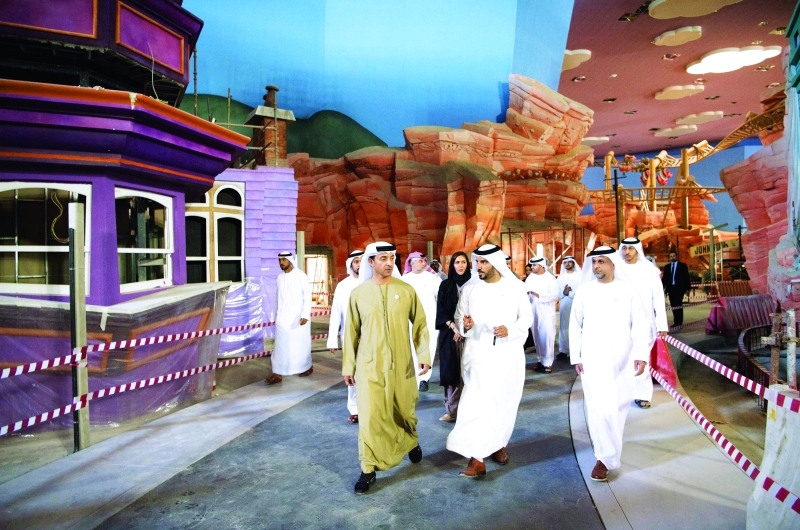 "سموه مستمعاً خلال الجولة إلى شرح عن مرافق المشروع"