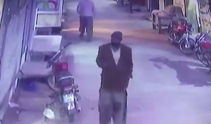 فيديو خامس لقاتل الطفلة زينب والشرطة في مأزق