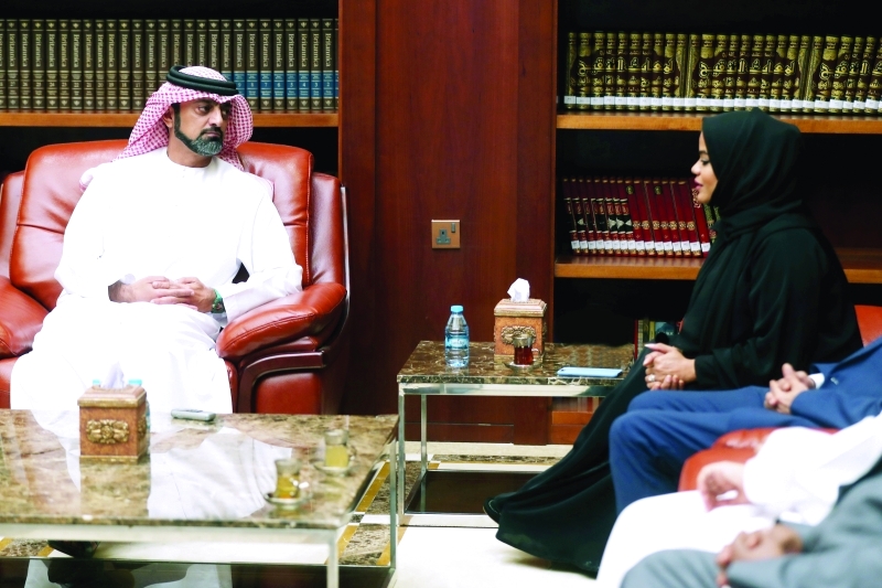 "ولي عهد عجمان متحدثاً إلى منى بوسمرة"