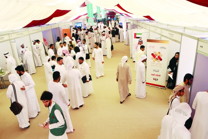 «الوظيفة المناسبة»..  عبء يُثقل مشوار الخريجين