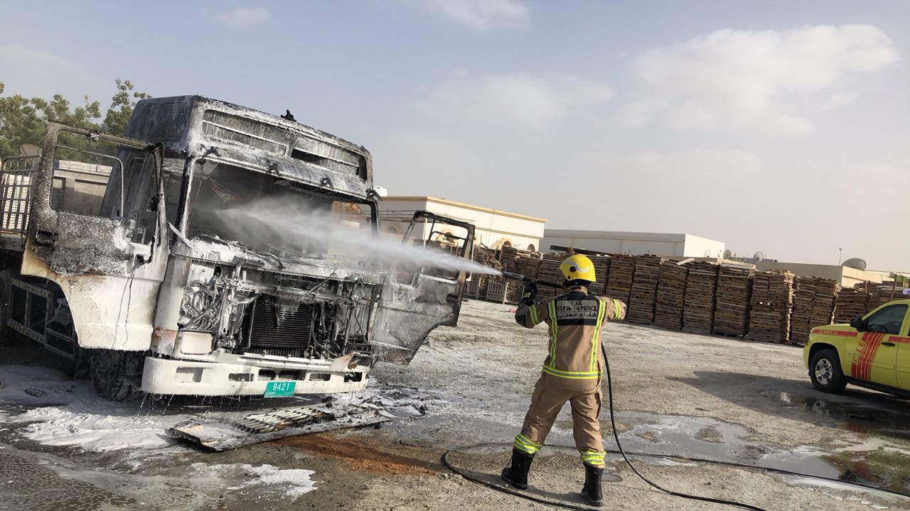 اندلاع حريق  في شاحنة بأم القيوين