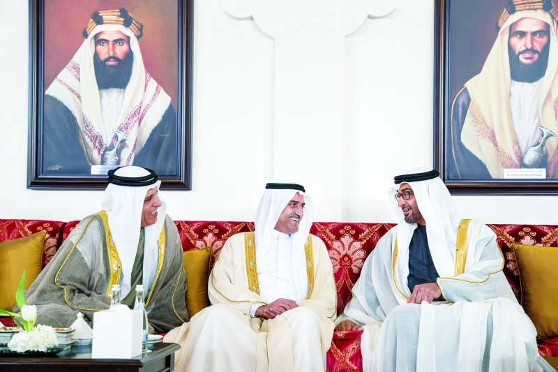 "محمد بن زايد وحمد الشرقي وسعود بن صقر"
