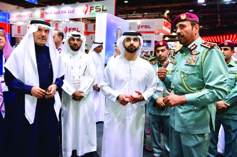 منصور بن محمد: أهمية متزايدة لقطاع الأمن والسلامة