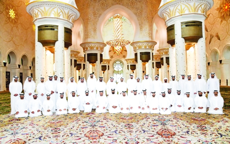 المشاركون في عرس «الداخلية» يزورون جامع الشيخ زايد