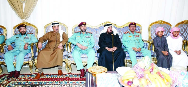 "علي بن علوان وكبار الضباط يقدمون واجب العزاء"