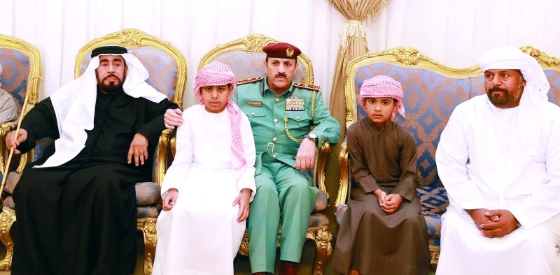 "محمد الكعبي يواسي ذوي الشهيد"