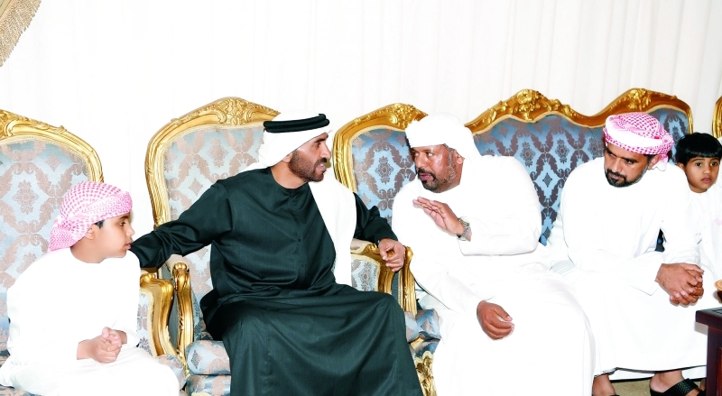 "نهيان بن زايد خلال تقديمه واجب العزاء"