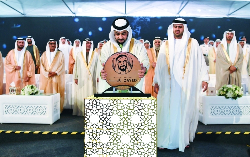 "حمدان بن زايد وذياب بن محمد بن زايد خلال الافتتاح بحضور سلطان الجابر وعبدالله النعيمي  |  وام"