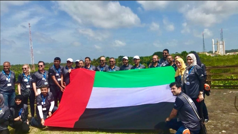 "وفدنا الفضائي يحمل علم الإمارات في محطة الإطلاق | البيان"