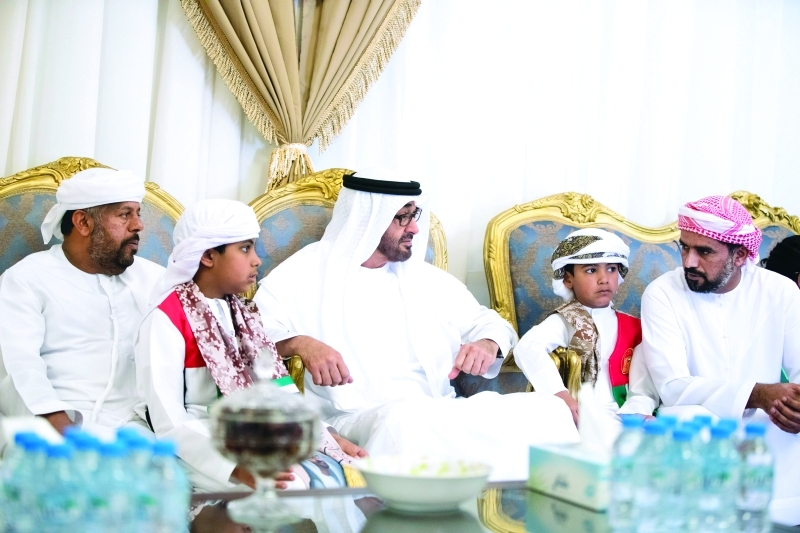"محمد بن زايد خلال تقديم واجب العزاء | تصوير: حمد الكعبي ومحمد البلوشي"