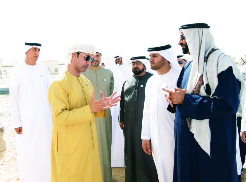 "هزاع بن زايد خلال الزيارة بحضور محمد البواردي وأحمد المزروعي وجبر السويدي | وام"