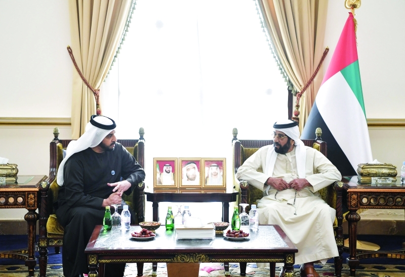 "حمدان بن زايد مواسياً طحنون بن محمد"