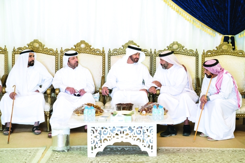 "محمد بن زايد مواسياً أسرة الفقيد"