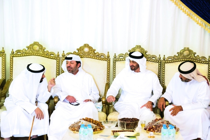 "محمد بن زايد خلال تقديم واجب العزاء | تصوير: حمد الكعبي"