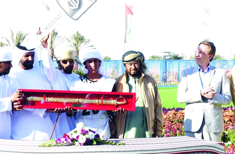 "سلطان بن زايد خلال تتويج الفائزين | البيان"