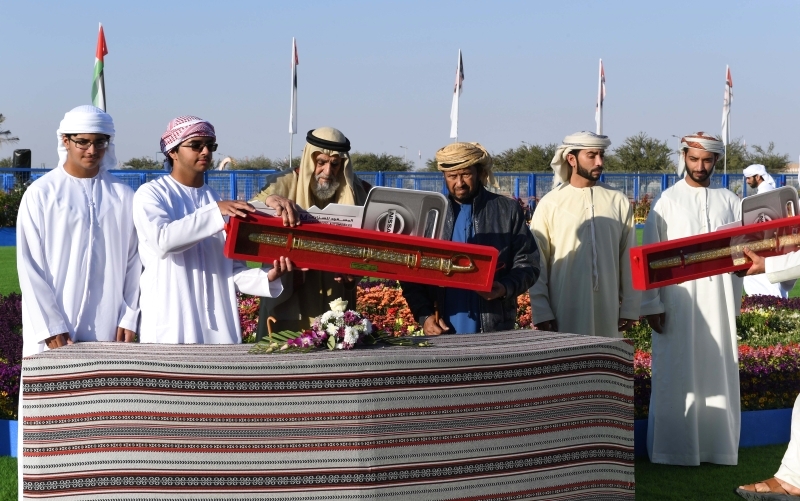 تتويج الفائزين بالإبل التراثي في مهرجان سويحان
