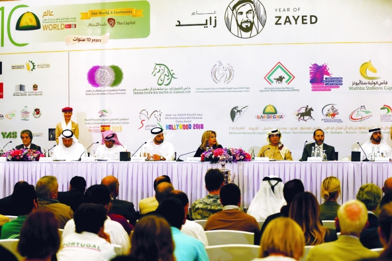 "المنظمون والرعاة خال المؤتمر الصحافي"