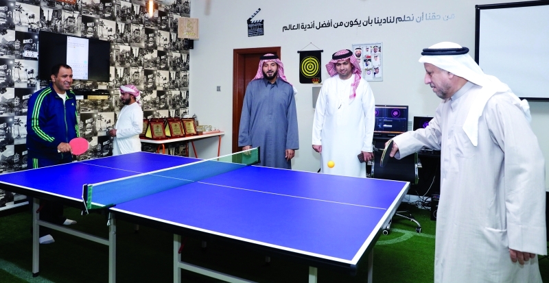 "مباراة استعراضية في استديو المركز الإعلامي | البيان"