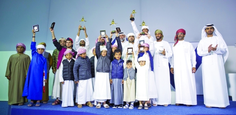 "خلال تتويج الناشئين في بطولة «فخر الأجيال» للصيد بالصقور | البيان"