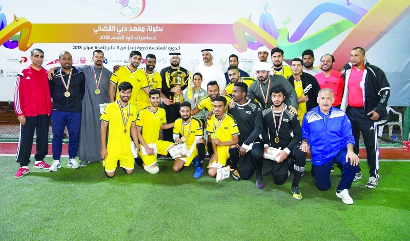 "جمال السميطي مع منتخب الدفاع المدني المتوّج | البيان"