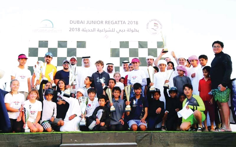 "أبطال الفئات الخمس يحتفلون مع كبار الضيوف بعد التتويج | البيان"