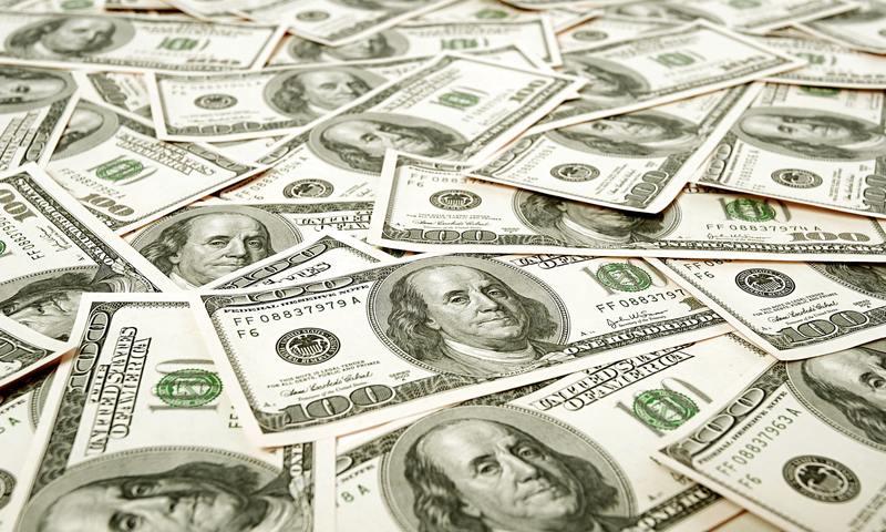 انخفاض الدولار بسبب بيانات التضخم الأميركي وإقالة تيلرسون