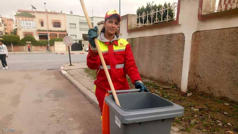 عاملة نظافة مغربية تخطف العقول بجمالها وقصتها