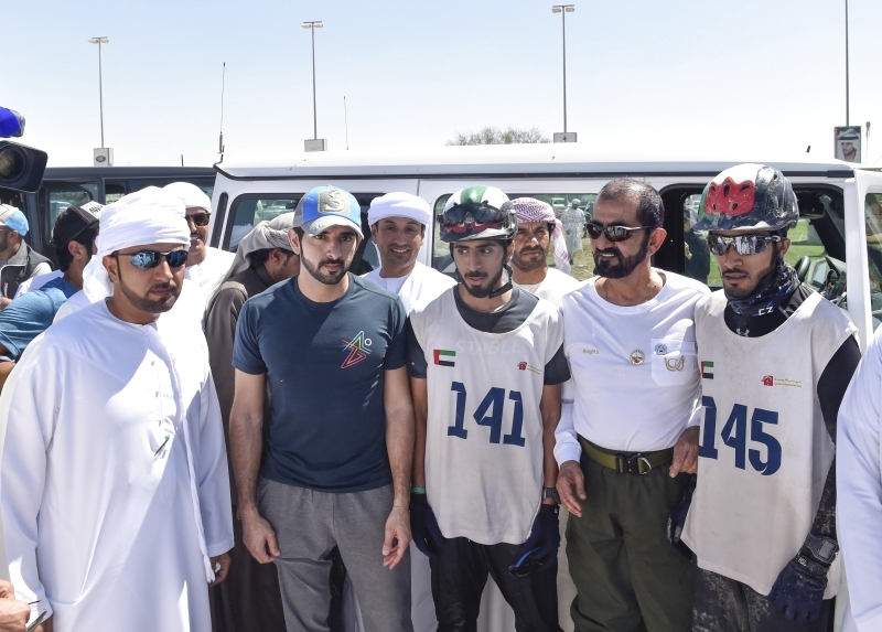 محمــد بن راشـد يشـهد إنجــاز «F3» في سباق اليمامة للقدرة
