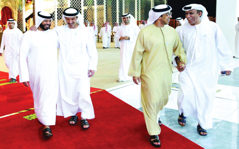 "هزاع ومنصور بن زايد مع مروان بن غليطة ومحمد بن ثعلوب على هامش استقبال وفد اتحاد الكرة السعودي | البيان"