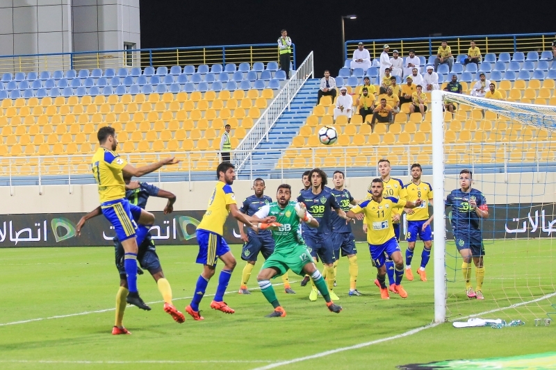 "مدربو حراس المرمى مطالبون بتوجيه زملائهم خلال المباريات تصوير سيف الكعبي"