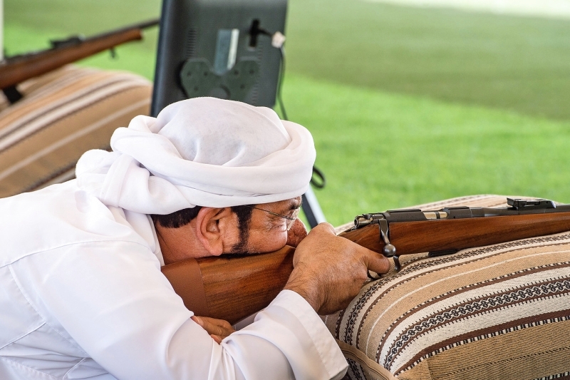 "أحد المشاركين أثناء مسابقات الرماية | البيان"
